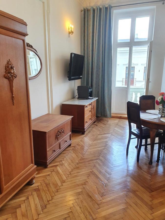 Prestige Aparthotel Piotrkowska 82 - Wyjatkowy Widok Na Deptak Lodz  Exterior photo