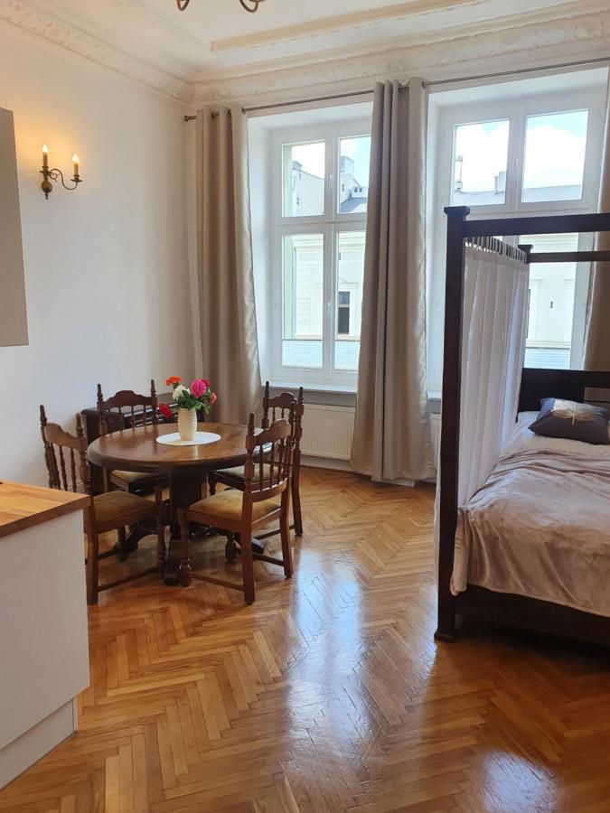 Prestige Aparthotel Piotrkowska 82 - Wyjatkowy Widok Na Deptak Lodz  Exterior photo